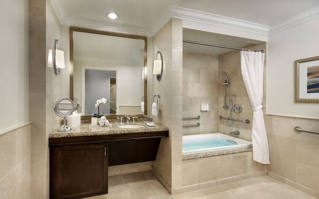 Room, 2 Queen Beds, Accessible, Bay View