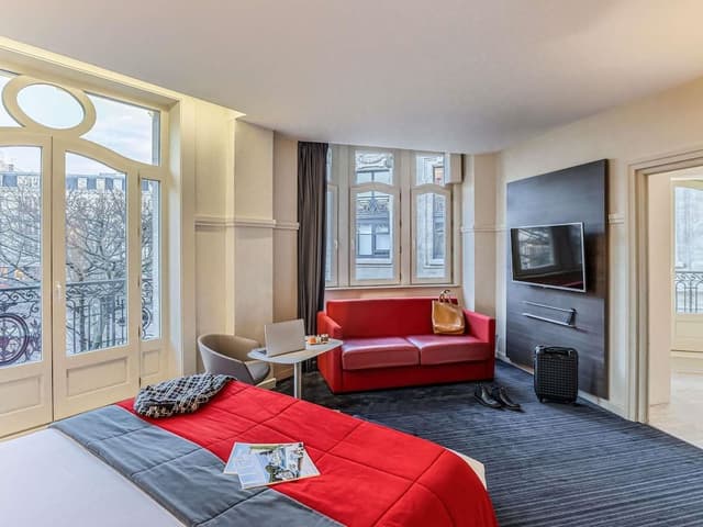 Suite, 1 King Bed with Sofa bed