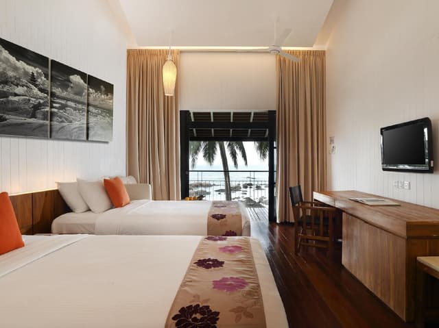 Riani Deluxe Beachfront
