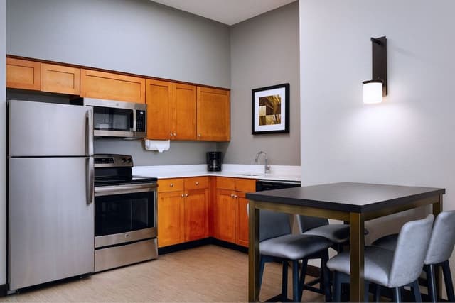 Studio, 1 Queen Bed with Sofa bed (Mobility/Hearing Access, Roll-In Shwr)