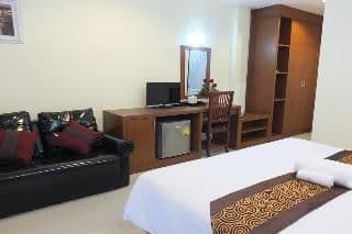 DOUBLE DELUXE KING BED