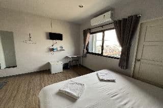 DOUBLE QUEEN SIZE BED