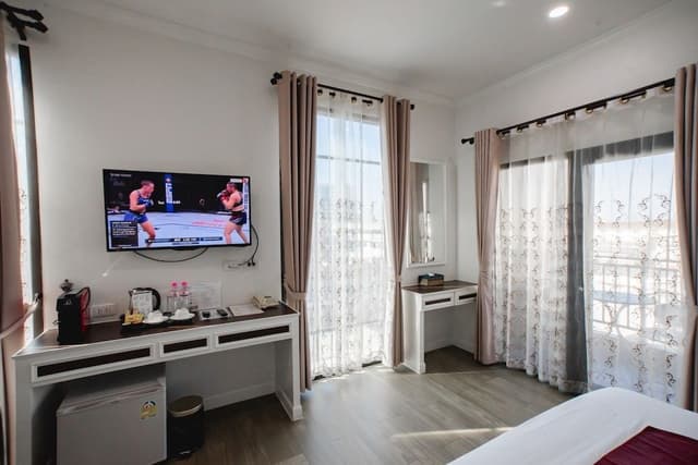 Deluxe Pool View Room
