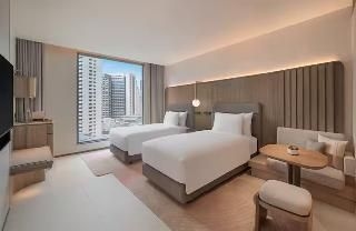 โครโม กรุงเทพฯ โรงแรมคูริโอ คอลเลคชั่น บาย ฮิลตัน (Kromo Bangkok, Curio Collection By Hilton)1