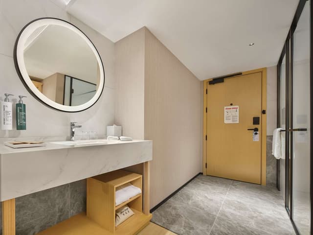 KING DELUXE ROOM HIGH FLOOR