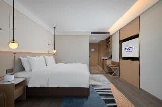 DOUBLE DELUXE KING BED
