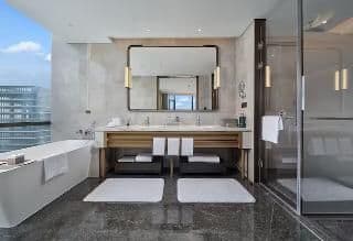 SUITE PREMIUM KING BED