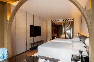 DOUBLE PREMIUM WITH VIEWS