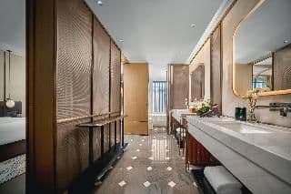 DOUBLE PREMIUM WITH VIEWS