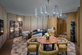 SUITE WITH KITCHENETTE