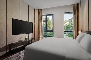 SUITE WITH KITCHENETTE