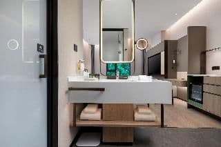 DOUBLE PREMIUM WITH VIEWS