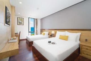 FAMILY ROOM THREE BEDS