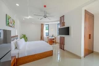 DOUBLE SUPERIOR QUEEN BED