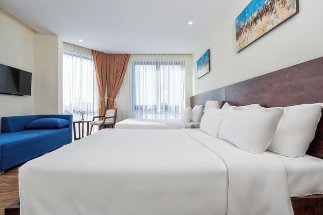 Deluxe Triple Room, 1 Bedroom, Non Smoking, City View