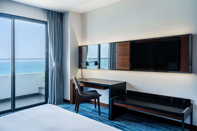 KING DELUXE ROOM OCEAN VIEW WITH BALCONY