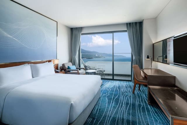 KING DELUXE ROOM OCEAN VIEW WITH BALCONY