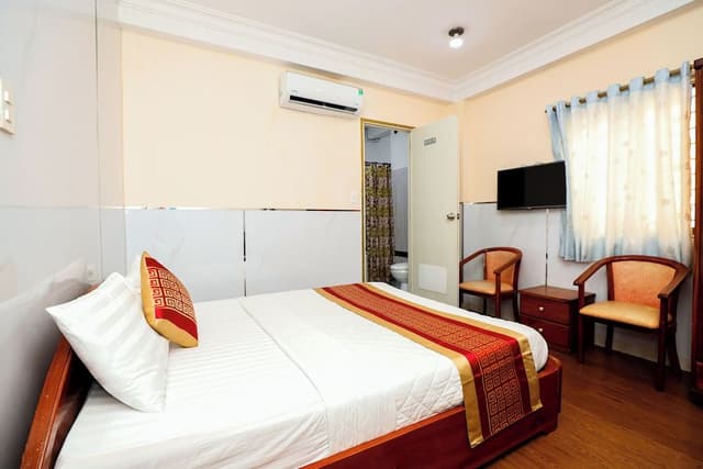 Queen Room, City View
