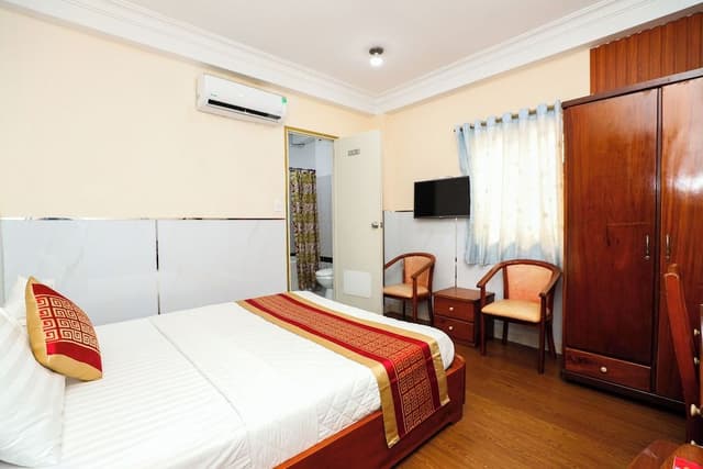 Queen Room, City View