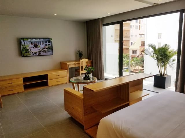 Deluxe Studio, 1 King Bed, Beach View