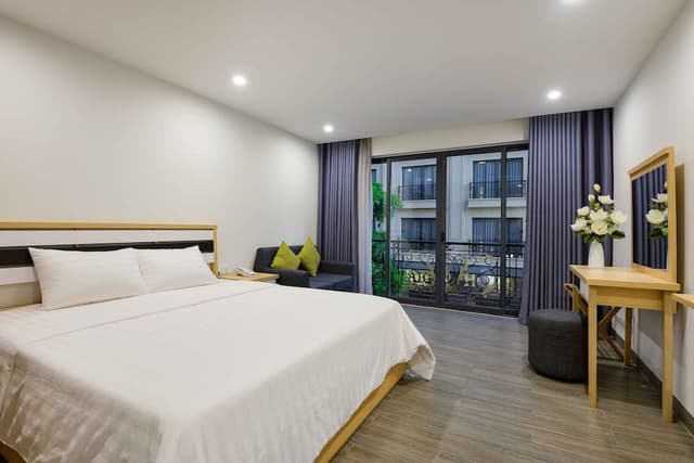 King Suite, Balcony