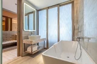 TWIN DELUXE PARTIAL OCEAN VIEW