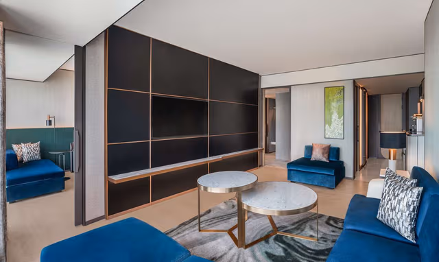 KING ONE BEDROOM SUITE RIVER VIEW