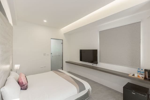 Basic Double Room, 1 Queen Bed, Non Smoking (301)
