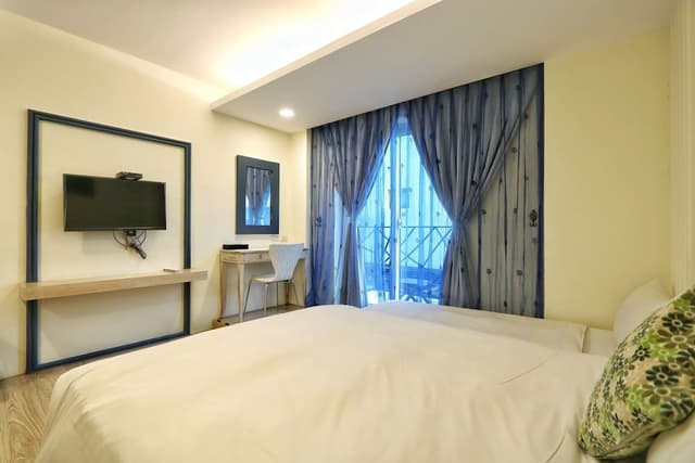 Elite Triple Room