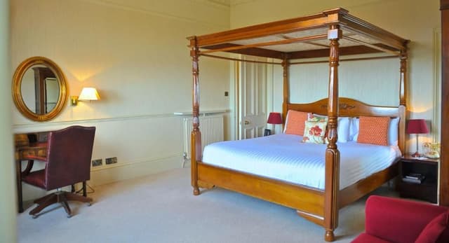 Deluxe King Room - Non-Smoking