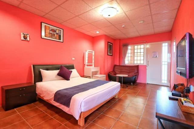 Double Room (Lavender)