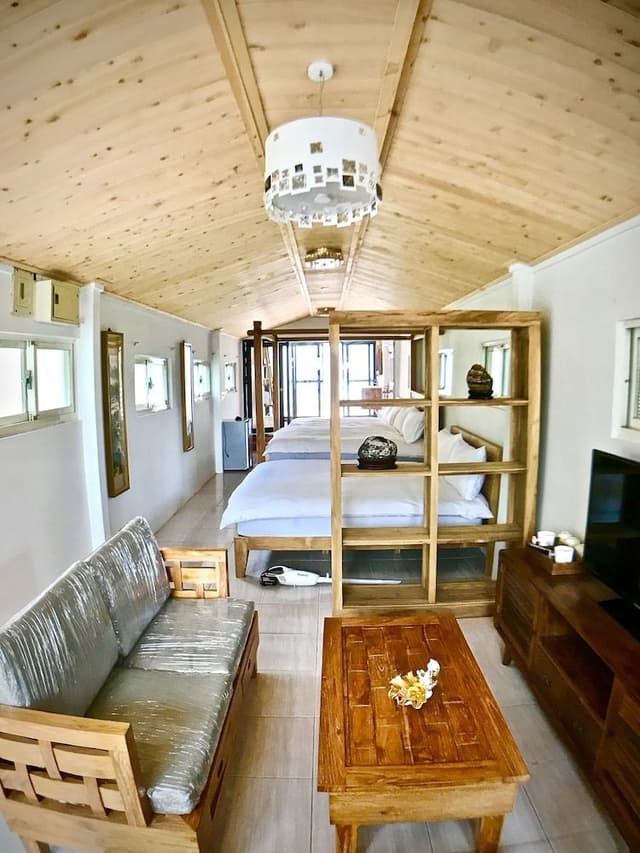 Family Cabin (101)