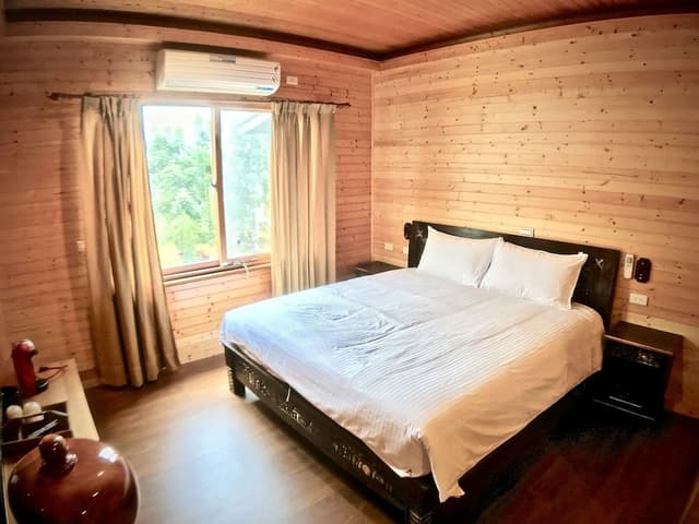 Basic Chalet (102/103)