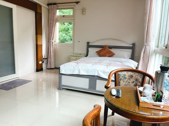 Romantic Double Room(Accept extra 1 person, charge TWD500 at front desk)
