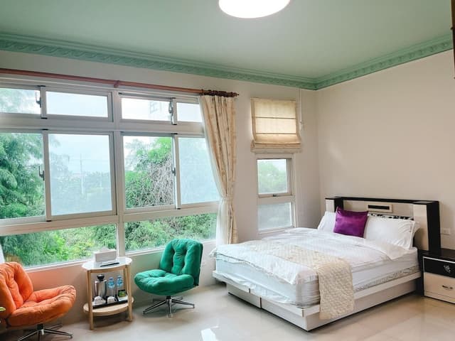 Gallery Double Room(Accept extra 1 person, charge TWD500 at front desk)
