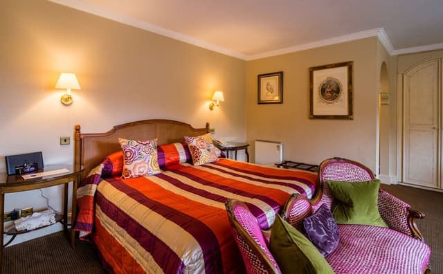 Double or Twin Room (Large)
