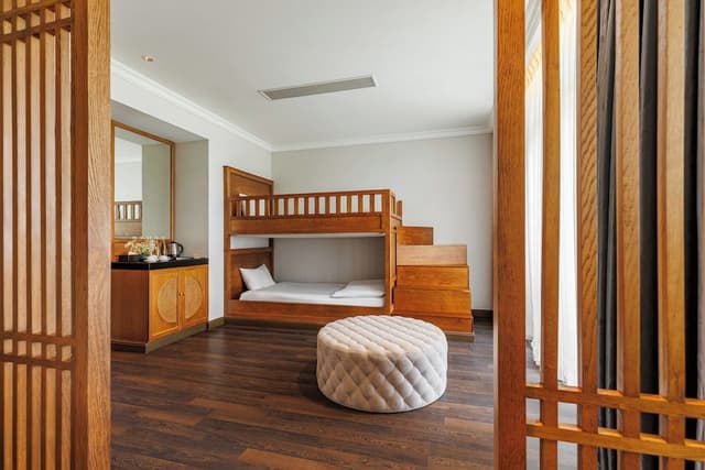 Deluxe Room, 1 King Bed, Balcony, City View