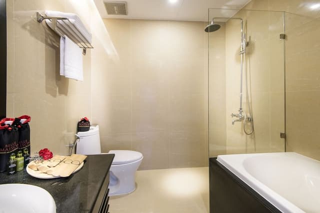 Deluxe Room, 1 King Bed, Balcony, City View