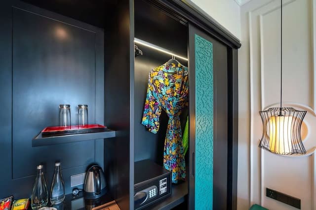 Deluxe Room, 1 King Bed, Balcony, City View