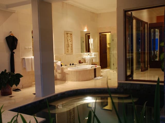 Pool Suite