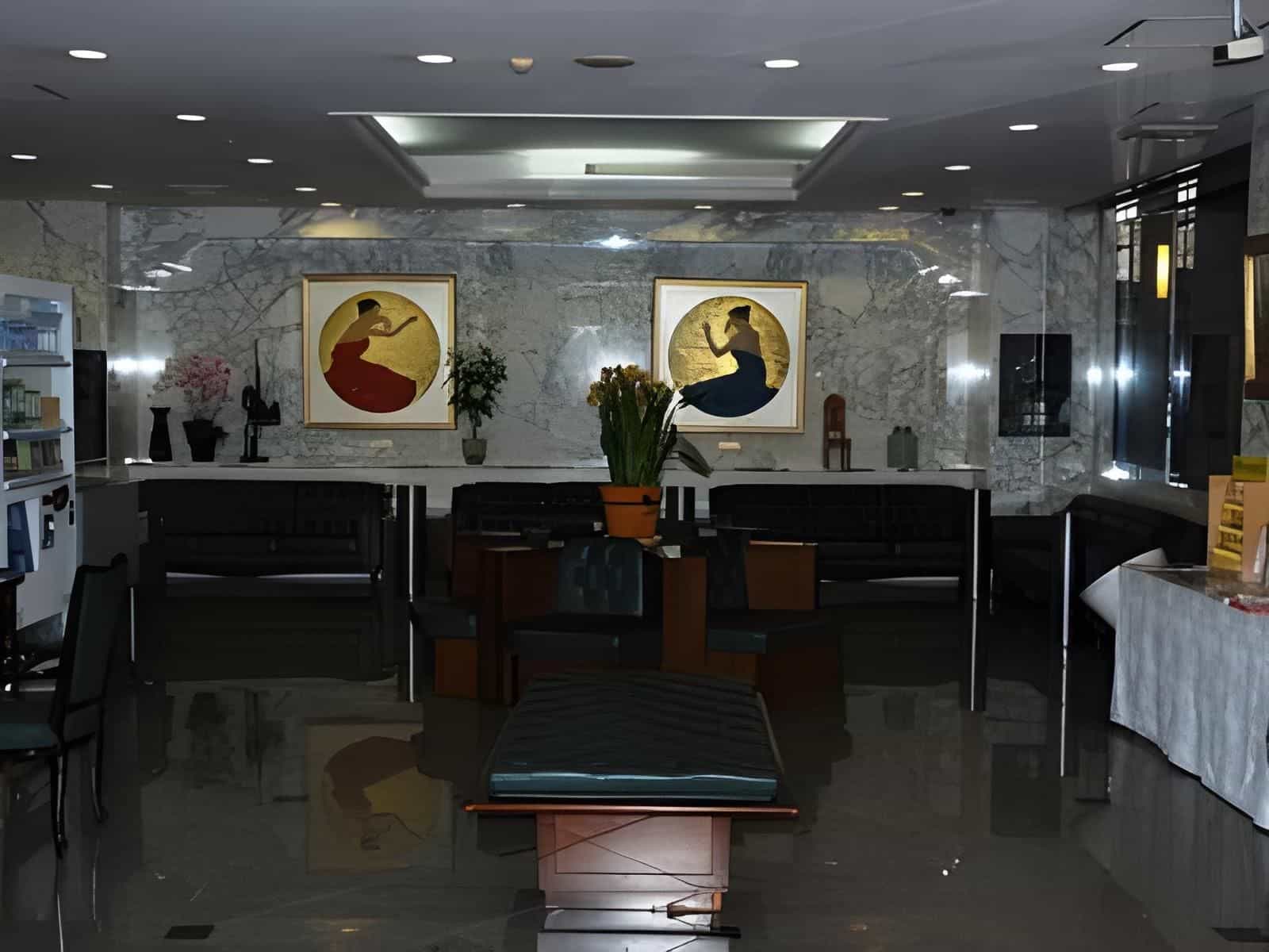 Albert Hotel