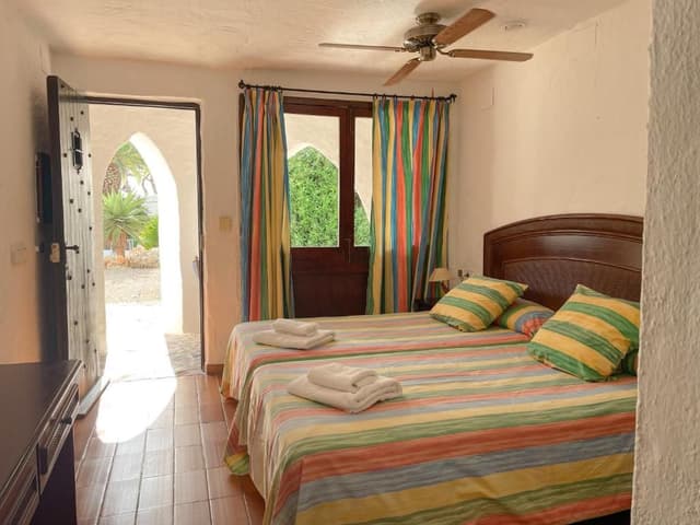 Studio (1-2 Adults)
