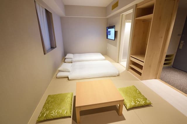 Japanese Western Style Room, Smoking