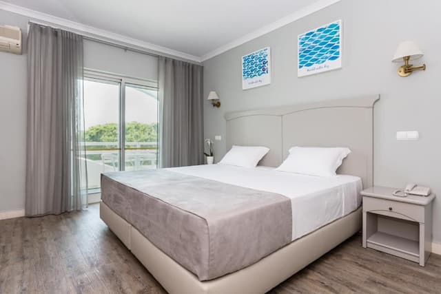 Classic Double or Twin Room with Balcony