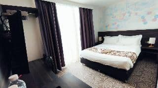 DOUBLE QUEEN SIZE BED
