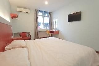DOUBLE DELUXE KING BED