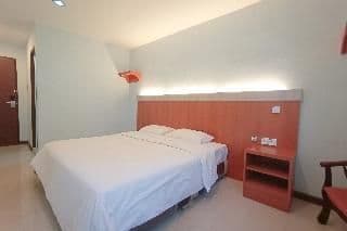 DOUBLE DELUXE KING BED