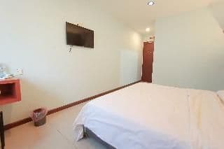 DOUBLE DELUXE KING BED
