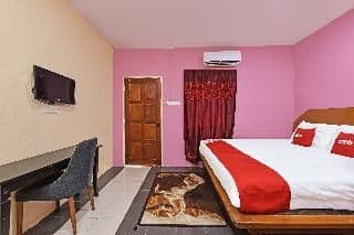 DOUBLE QUEEN SIZE BED