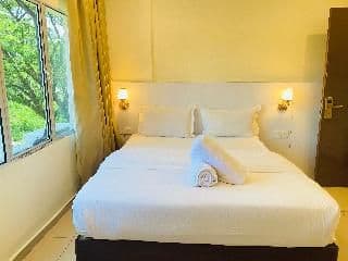 Room THREE BEDS